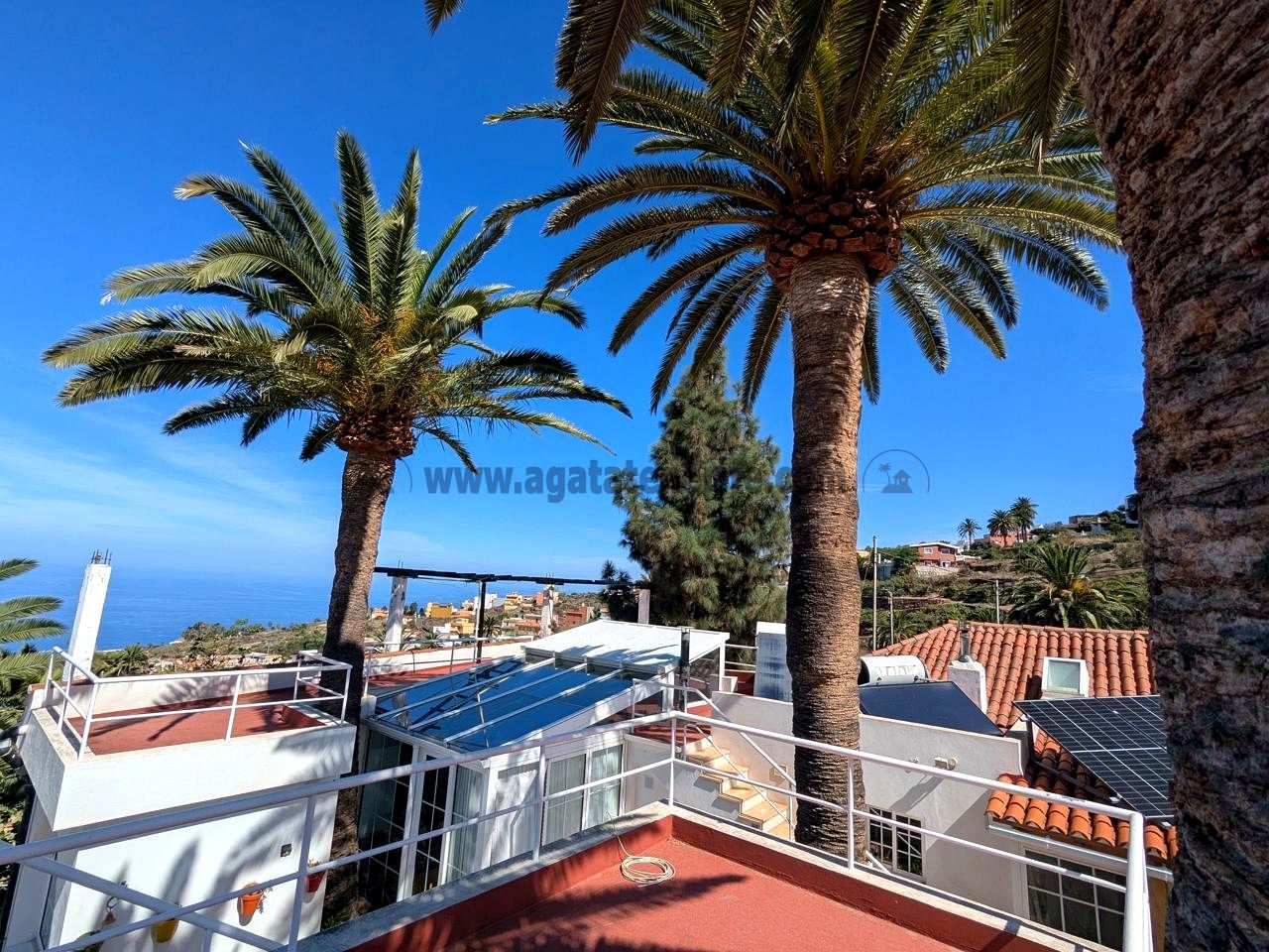 Vista exterior de Casa o xalet en venda en La Victoria de Acentejo amb Jardí privat, Terrassa i Piscina