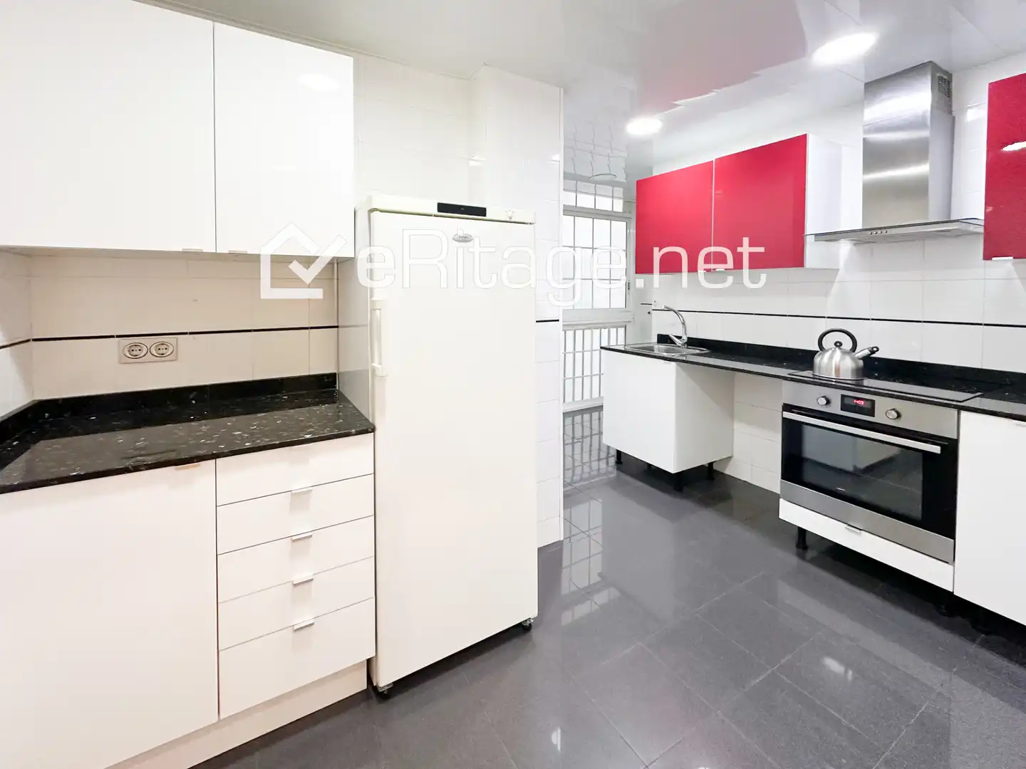 Cocina de Piso en venta en L'Hospitalet de Llobregat con Aire acondicionado, Calefacción y Parquet