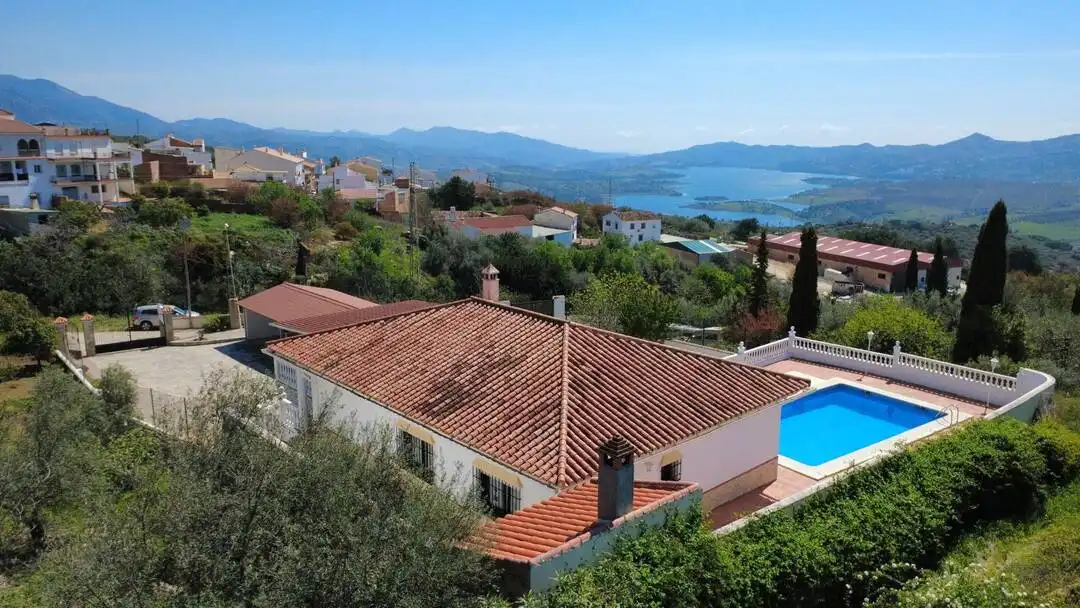 Vista exterior de Piso en venta en Periana con Trastero