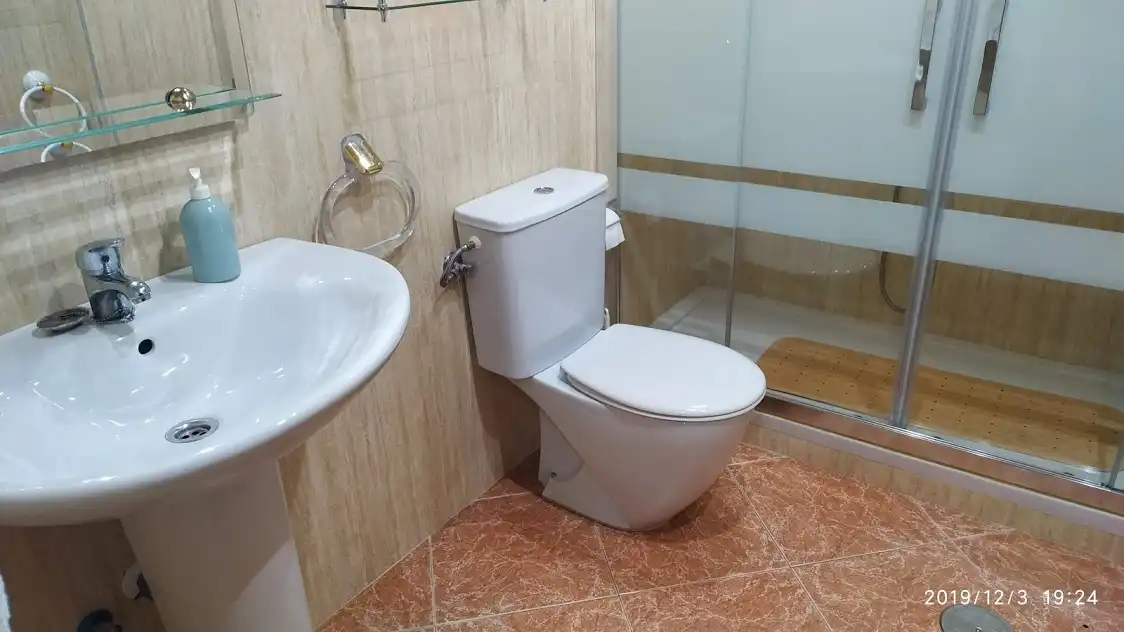 Baño de Piso de alquiler en Linares con Aire acondicionado, Calefacción y Amueblado