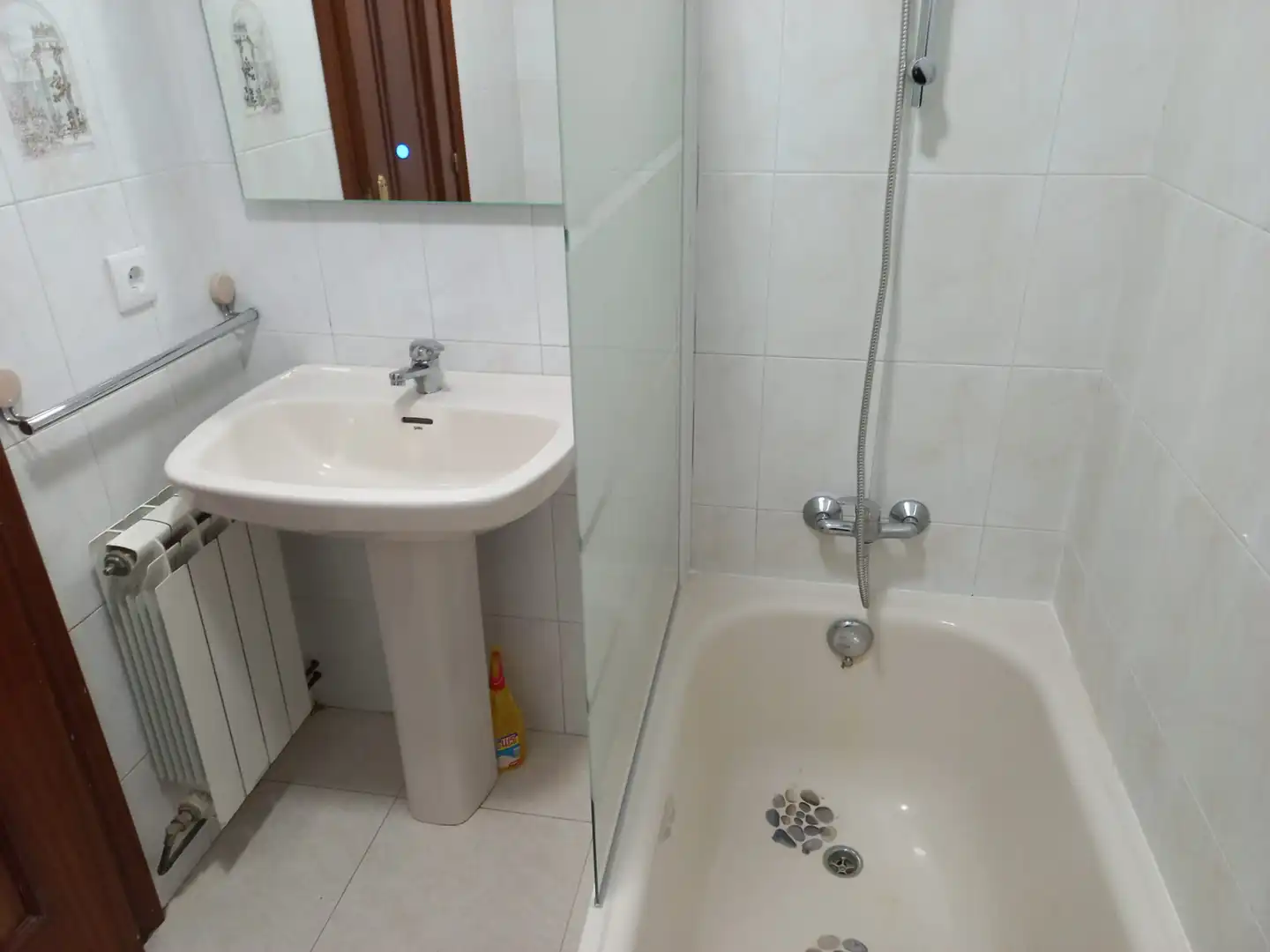 Bathroom of Flat for rent in Santiago de Compostela   with Heating, Furnished and Oven