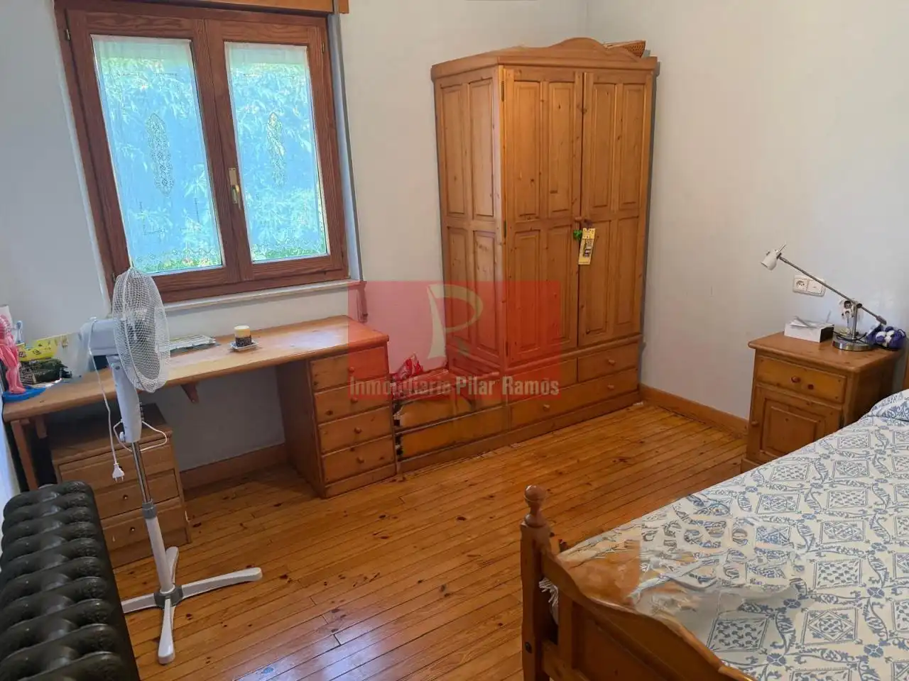 Dormitori de Casa o xalet en venda en León Capital  amb Calefacció, Jardí privat i Traster