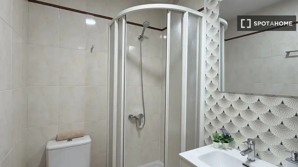 Baño de Piso para compartir en Las Palmas de Gran Canaria con Aire acondicionado, Terraza y Amueblado