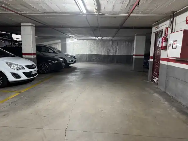 Parkplatz von Garage zum Verkauf in Barcelona mit Alarm