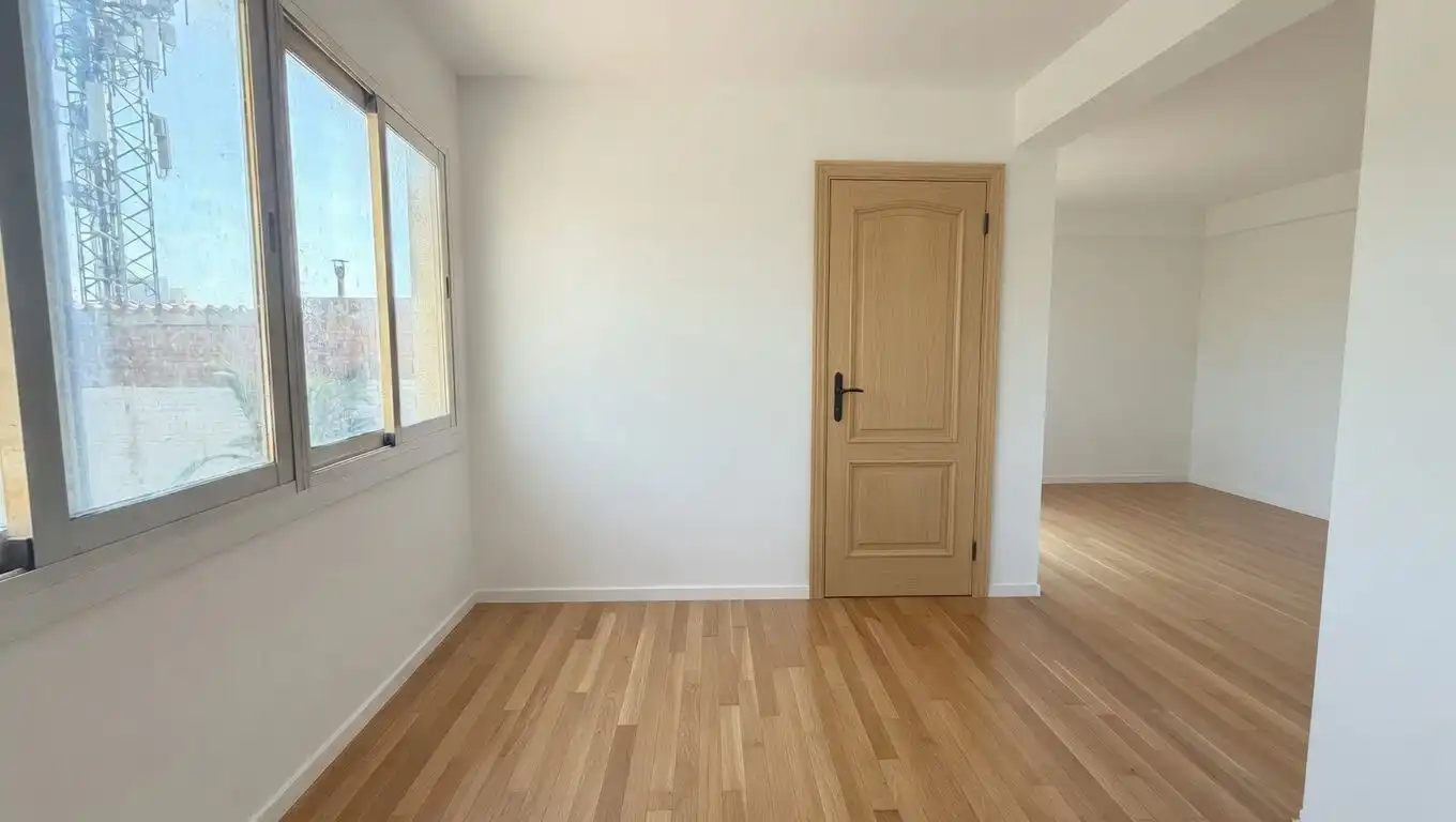 Habitación de Casa adosada en venta en Barcelona con Calefacción y Trastero