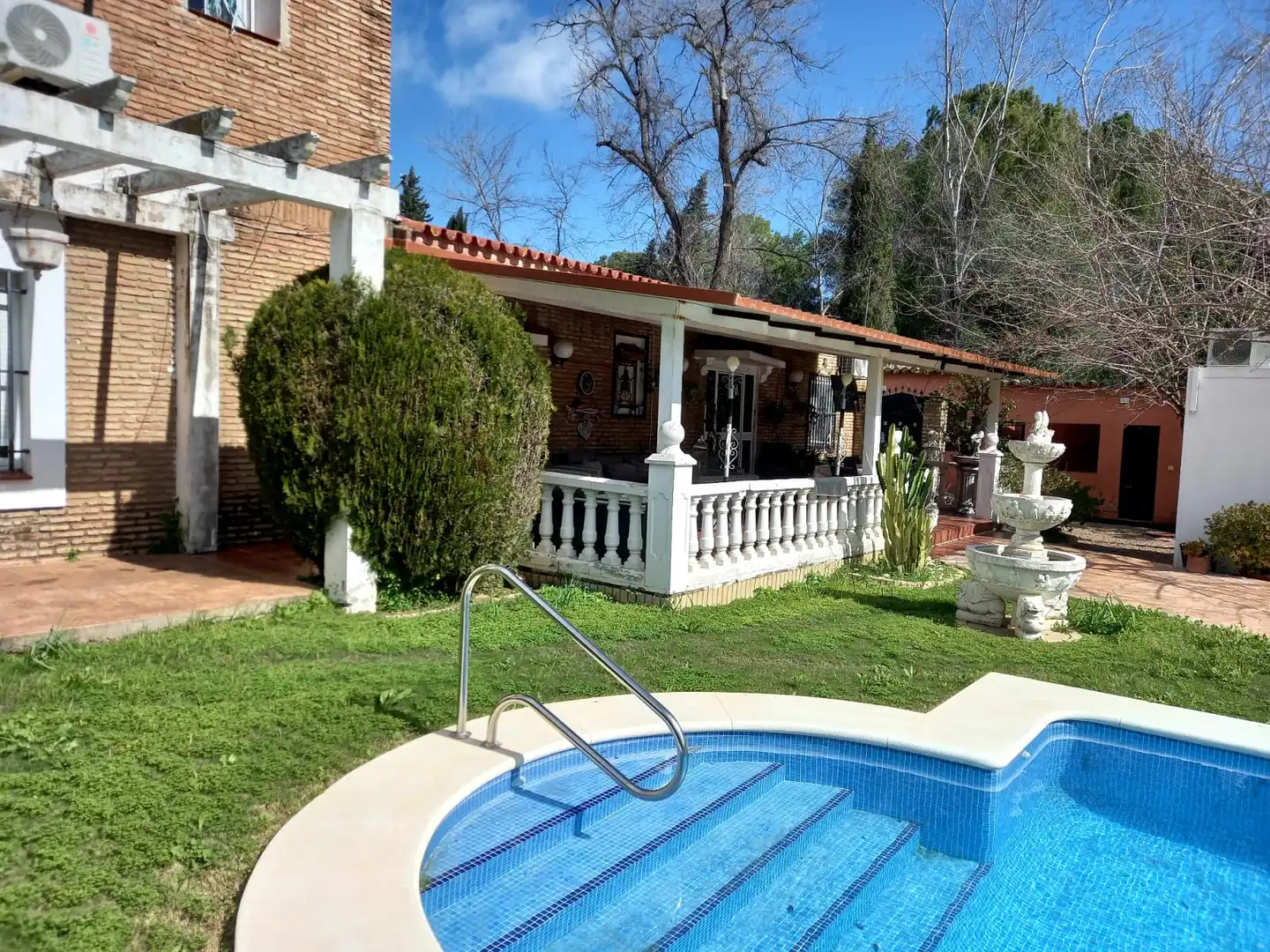 Chalet con piscina en venta en Urbanizacion Retiro II 1
