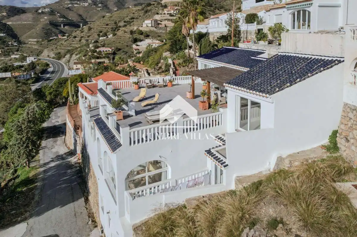 Vista exterior de Casa o xalet en venda en Almuñécar amb Terrassa, Traster i Internet