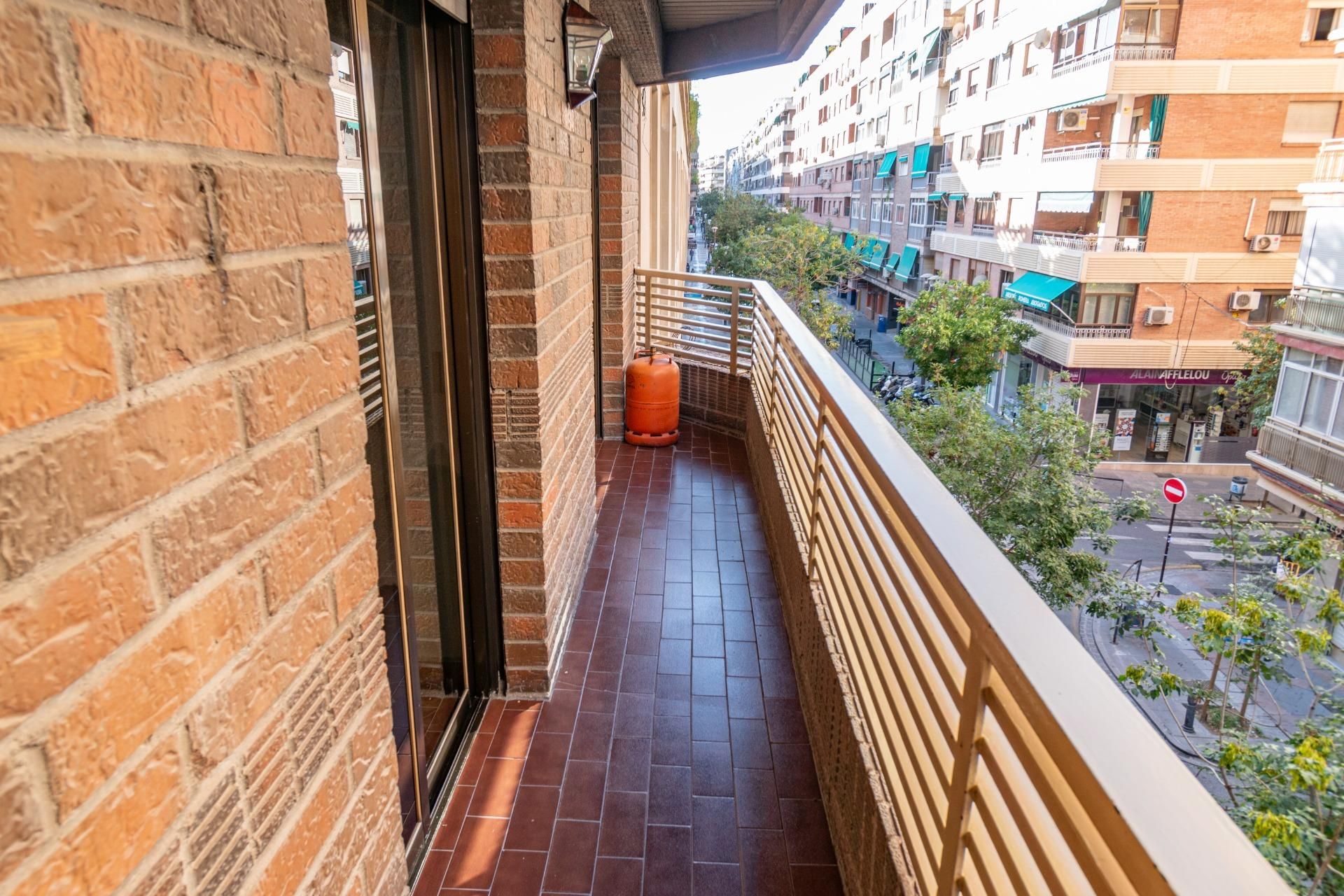 Terrassa de Pis en venda en  Granada Capital amb Calefacció, Terrassa i Balcó