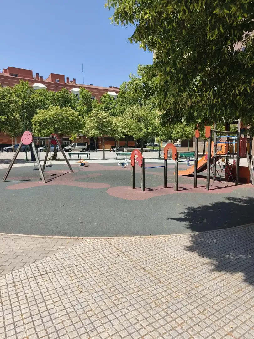 Vista exterior de Pis en venda en Burgos amb Calefacció i Traster
