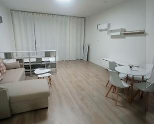 Sala d'estar de Estudi de lloguer en  Madrid Capital amb Aire condicionat i Terrassa