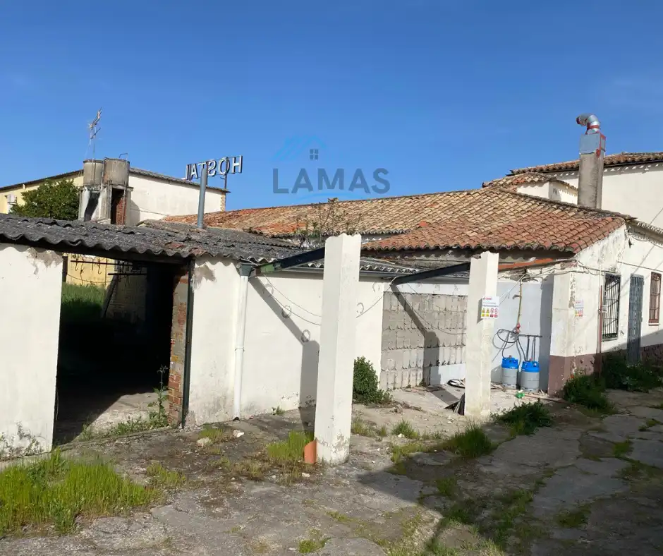 Vista exterior de Edificio en venta en Jaraicejo