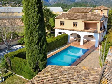 Detached house with pool for sale in Orba