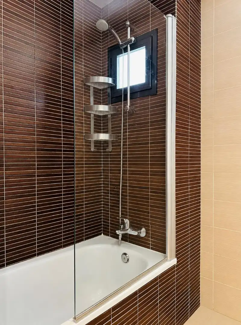 Baño de Piso en venta en Casares con Aire acondicionado, Terraza y Trastero