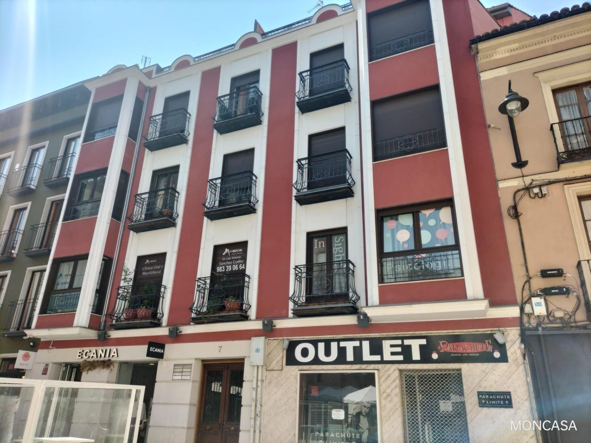 Exterior view of Flat for sale in Valladolid Capital  with Terrace and Balcony