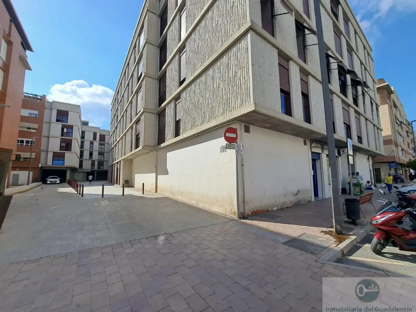 Parking of Commercial properties for rent in Lorca
