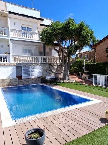 Casa adosada en Venta en Can Roca