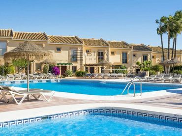 Casa a schiera con piscina in vendita a Marina del Sol