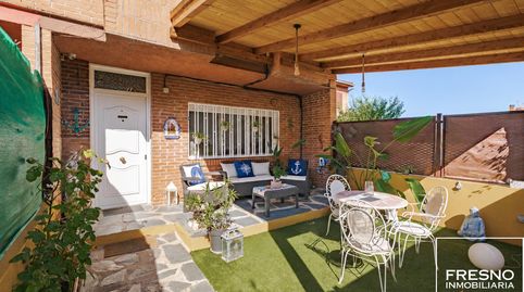 ¡CHALET ADOSADO EN COBEÑA!