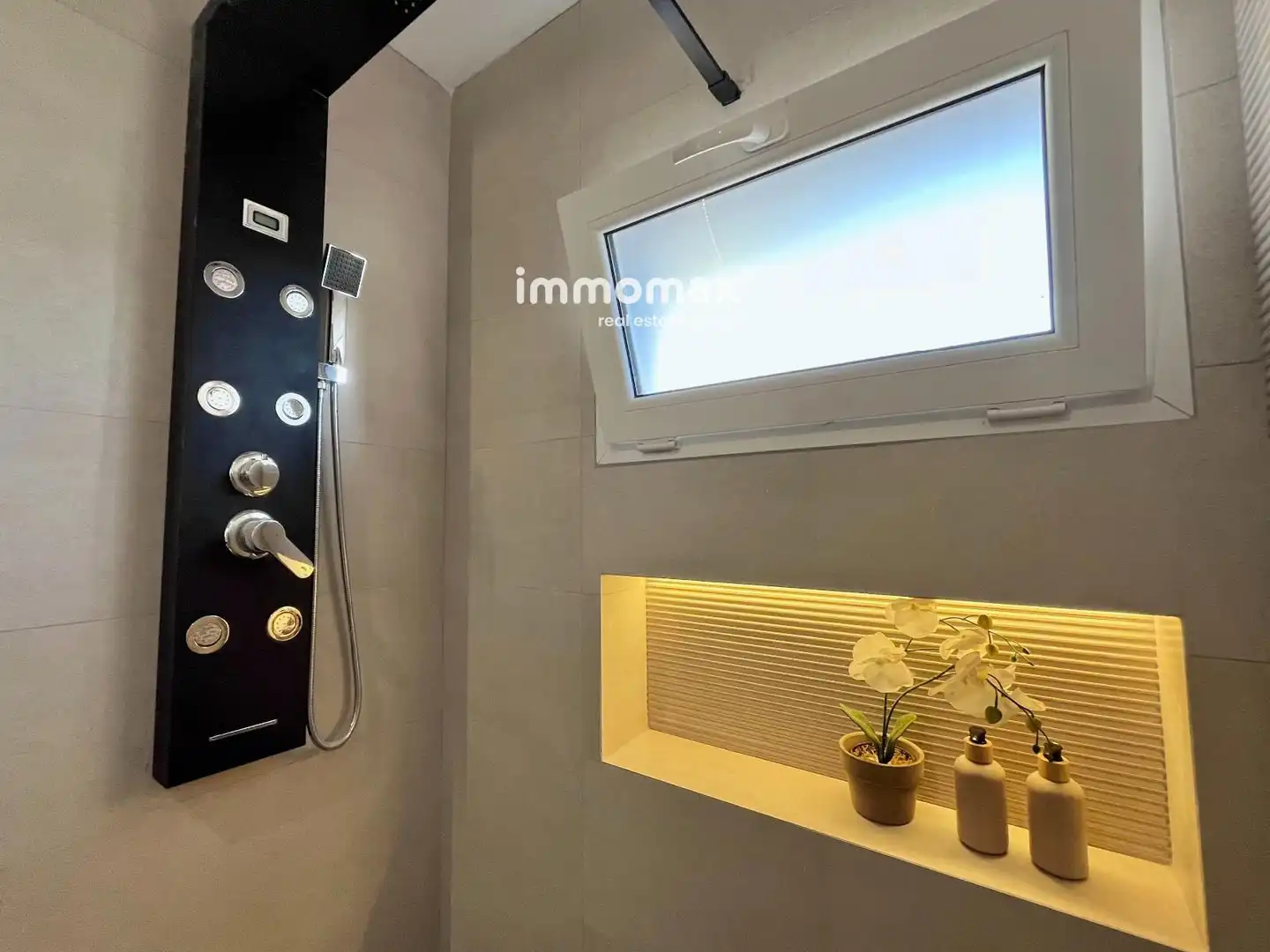 Bathroom of Houses for sale in Vilanova i la Geltrú  with Terrace and Storage room