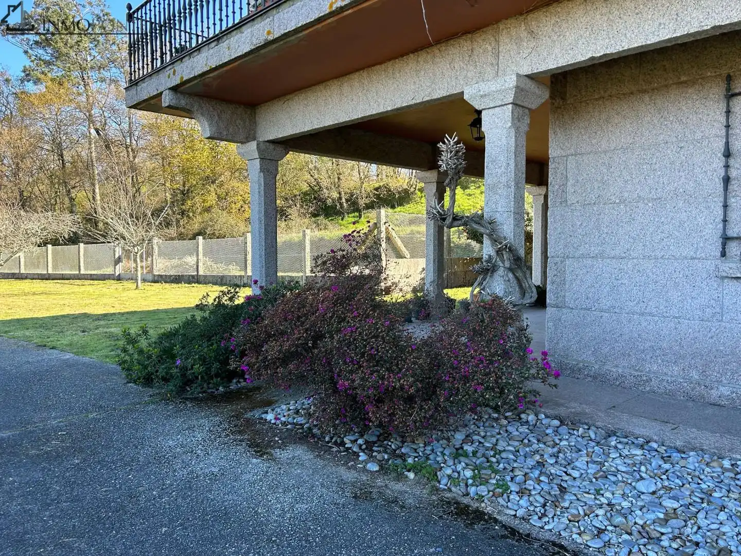 Vista exterior de Casa o xalet en venda en Pontevedra Capital  amb Calefacció, Jardí privat i Terrassa