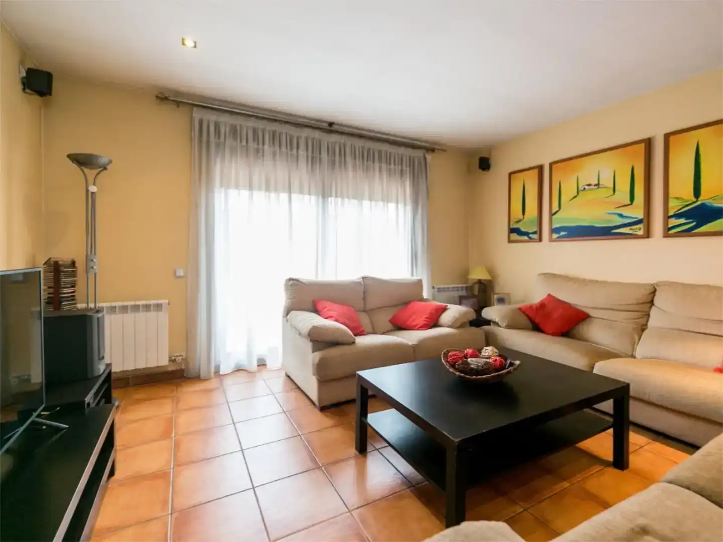 Sala d'estar de Pis en venda en Sant Esteve Sesrovires, Barcelona