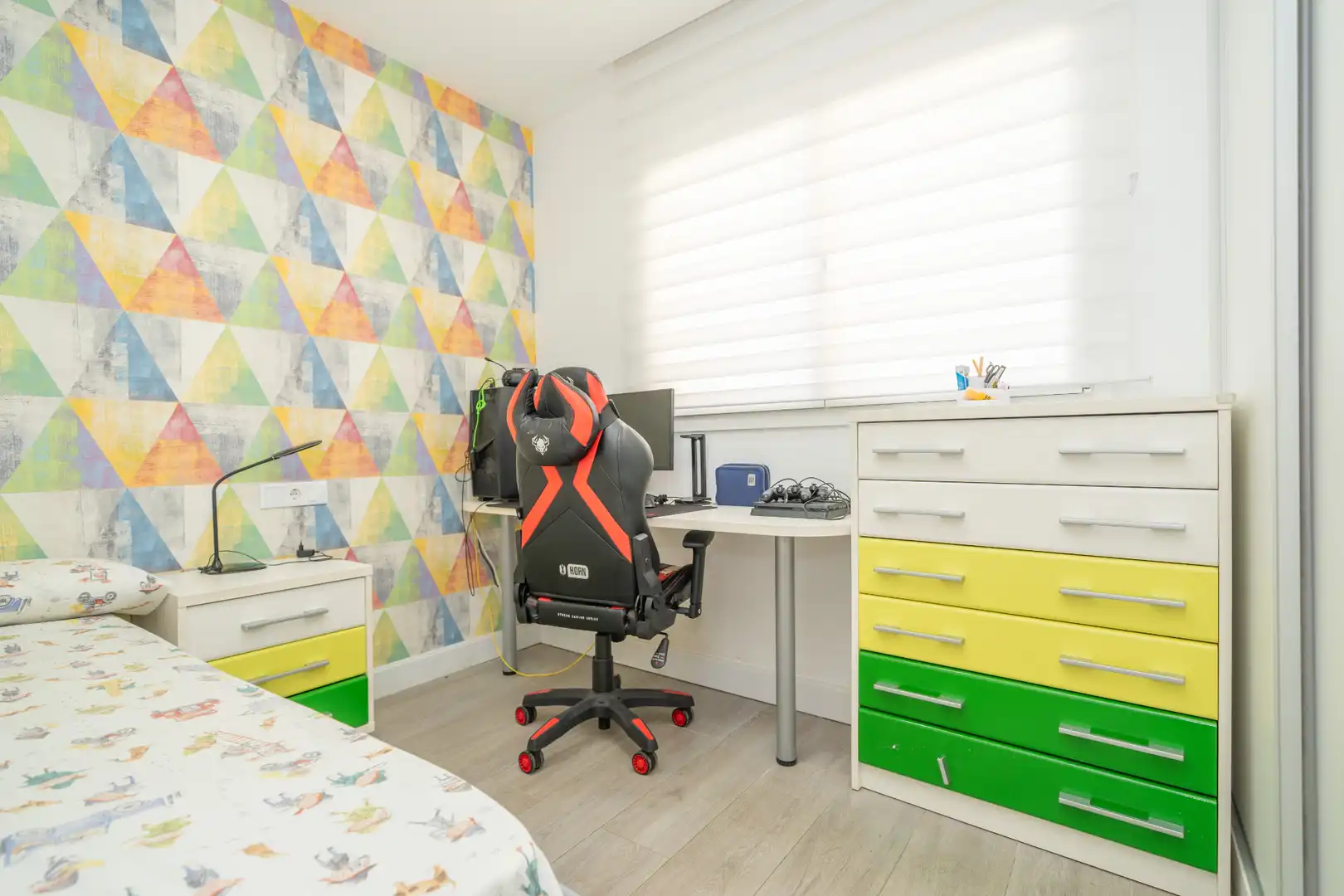 Schlafzimmer von Dachboden zum Verkauf in Calella mit Klimaanlage, Terrasse und Schwimmbad