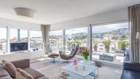 Sala d'estar de Àtic en venda en Alella amb Aire condicionat, Calefacció i Jardí privat