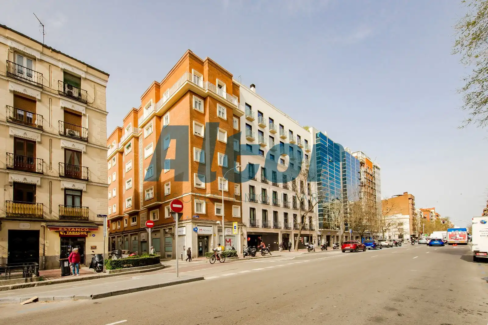 Vista exterior de Local en venta en Madrid