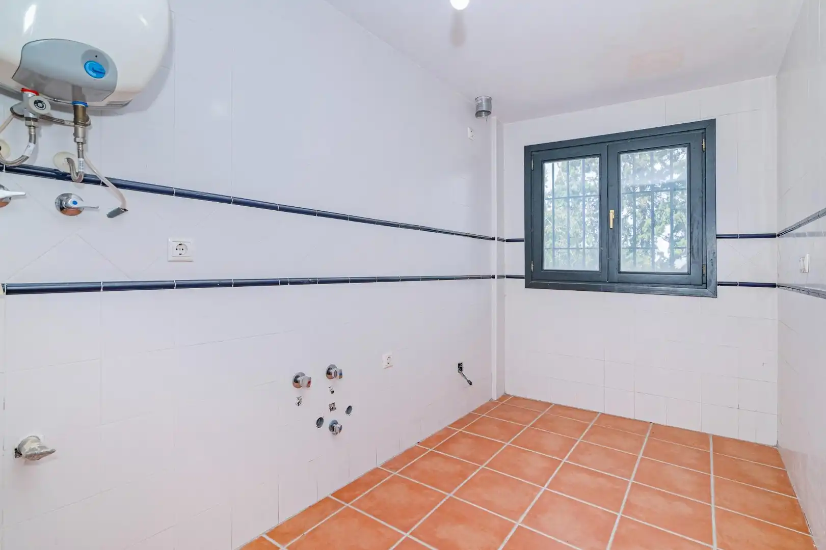 Baño de Piso en venta en La Zubia con Calefacción y Balcón