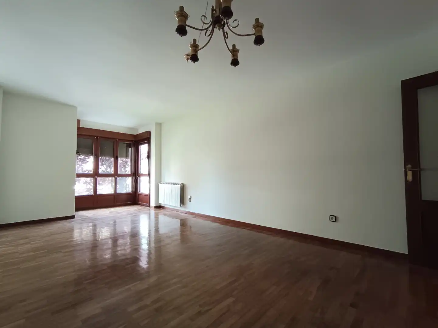 Sala de estar de Piso de alquiler en Gijón  con Calefacción, Parquet y Terraza