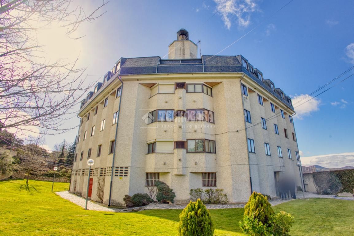 Vista exterior de Pis en venda en El Espinar amb Calefacció i Traster