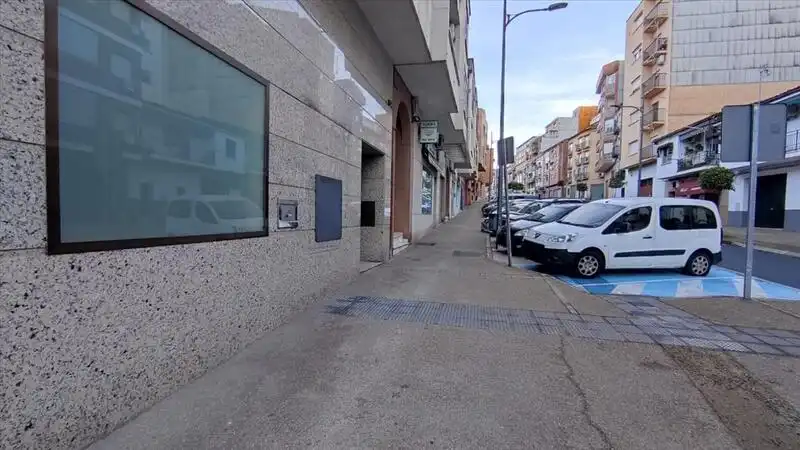 Vista exterior de Local en venta en Plasencia