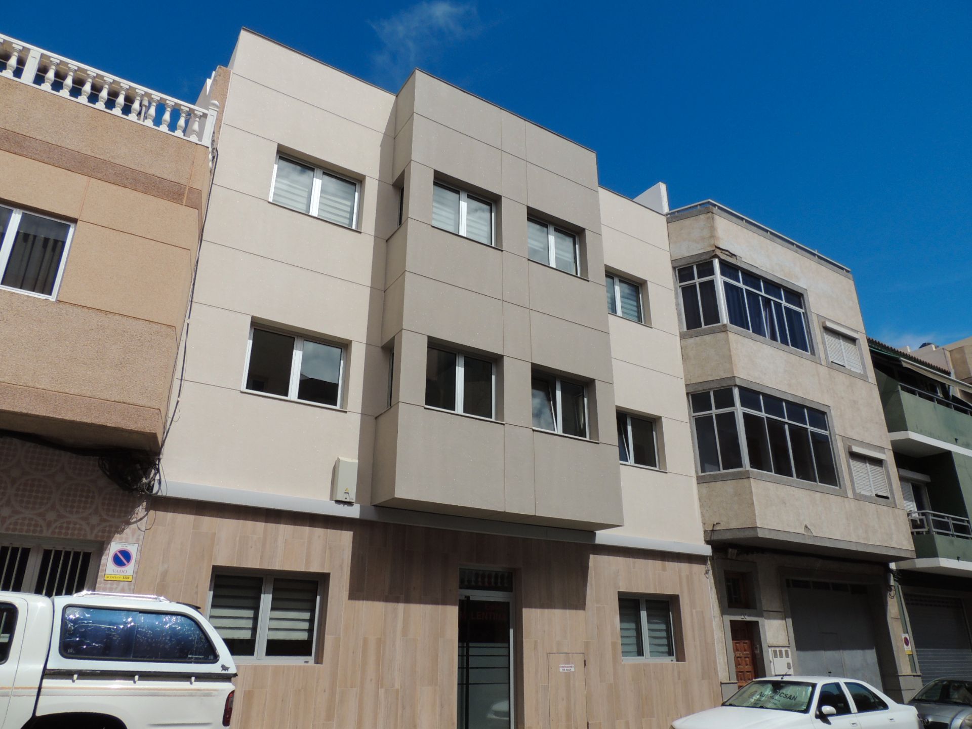 Exterior view of Flat to rent in Telde  with Air Conditioner and Storage room