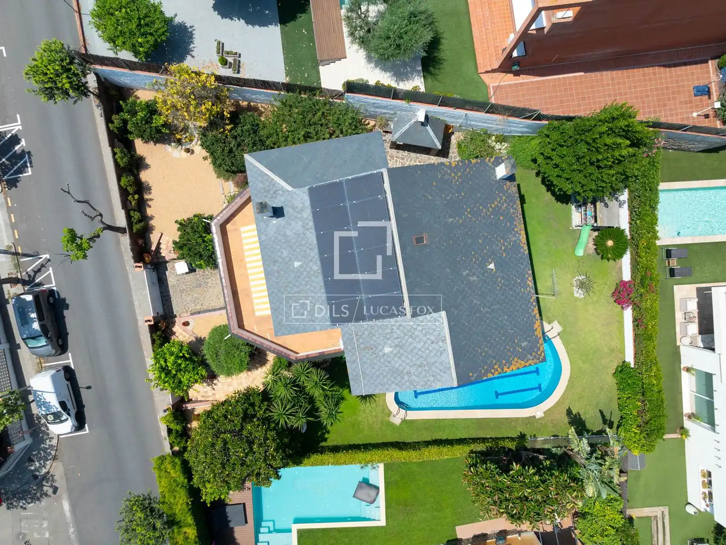 Vista exterior de Casa o xalet en venda en El Masnou amb Aire condicionat, Calefacció i Jardí privat