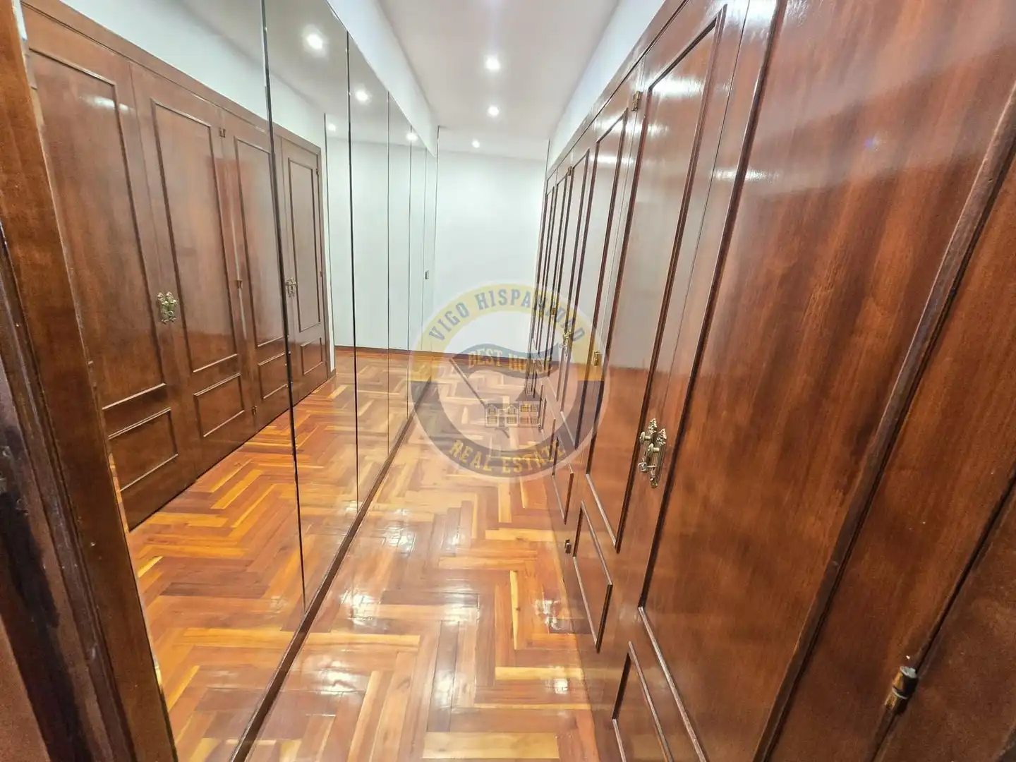Piso de alquiler en Vigo  con Calefacción, Parquet y Balcón