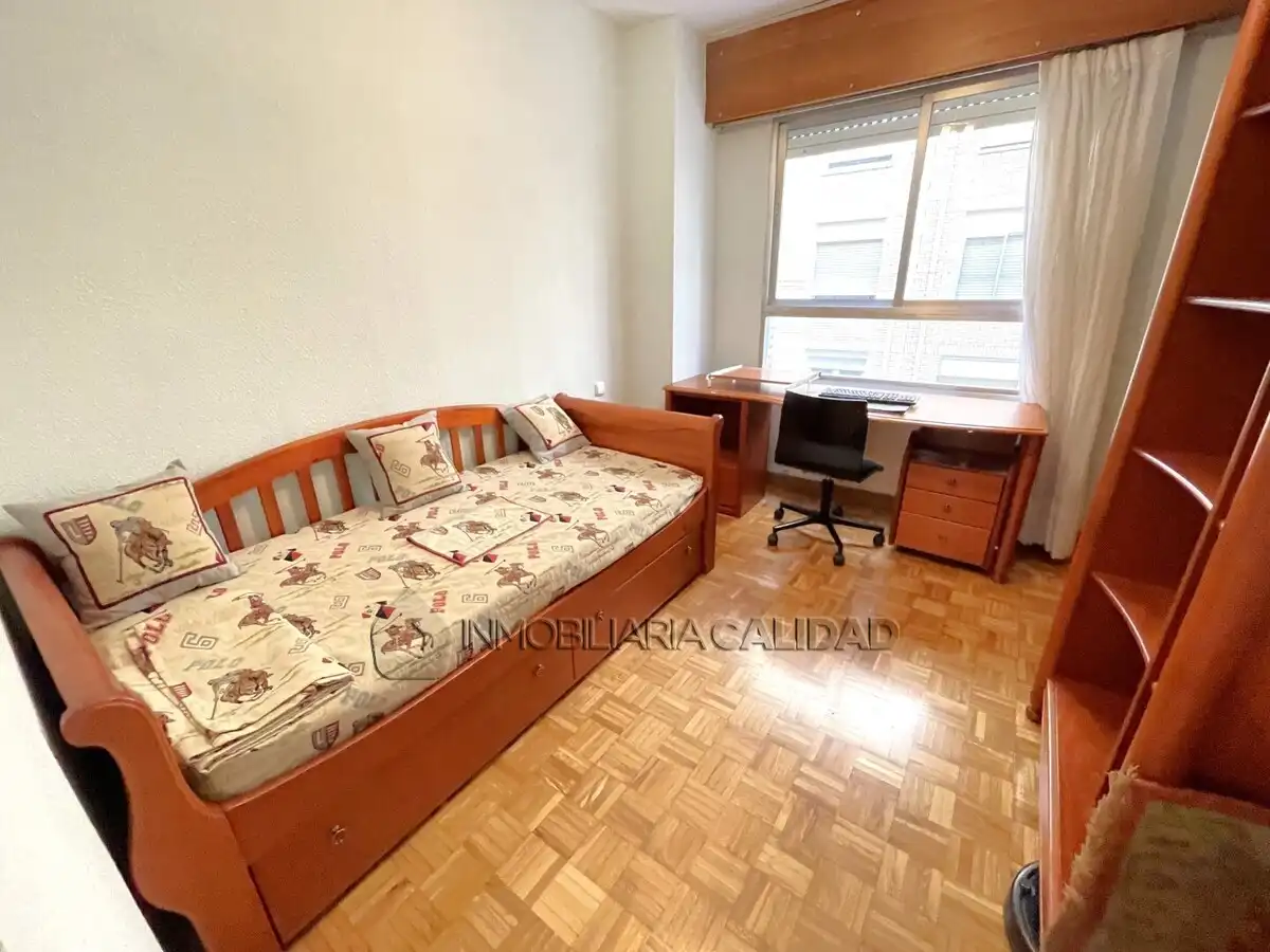 Habitación de Piso de alquiler en Burgos con Calefacción, Terraza y Amueblado