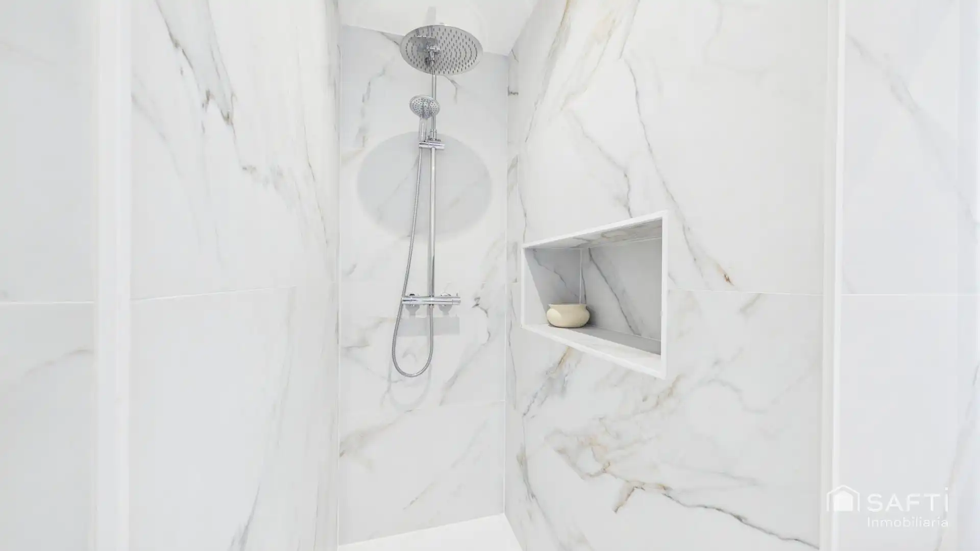 Baño de Piso en venta en Calvià con Aire acondicionado