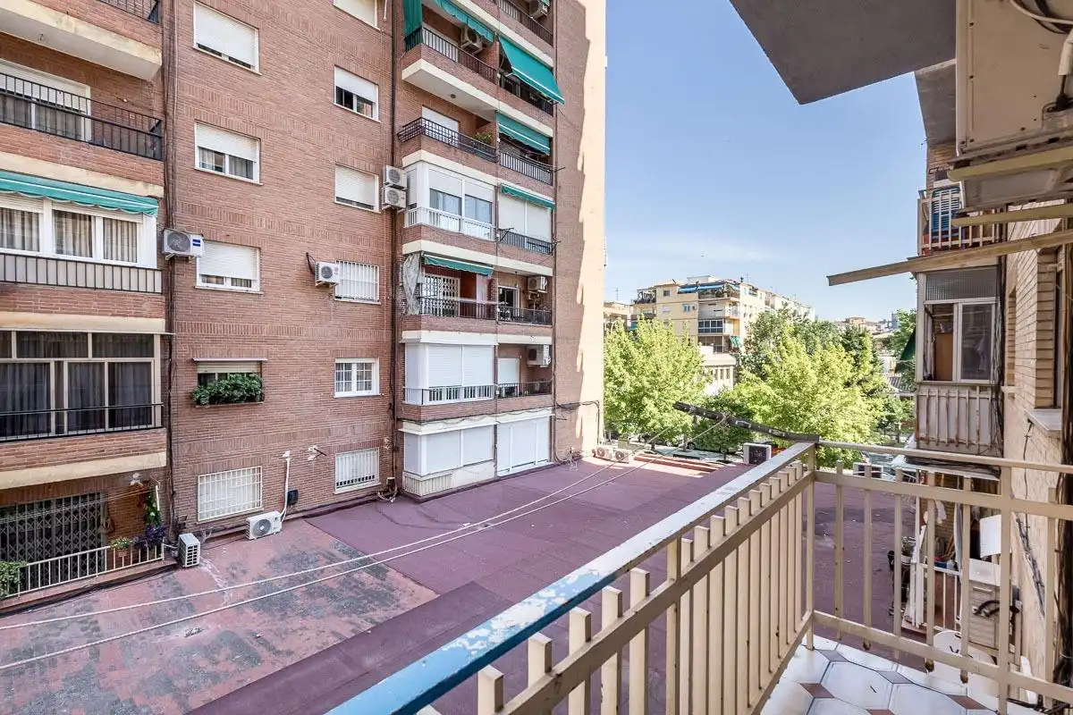 Flat with terrace for sale in Calle Reina Mora, imagen 4