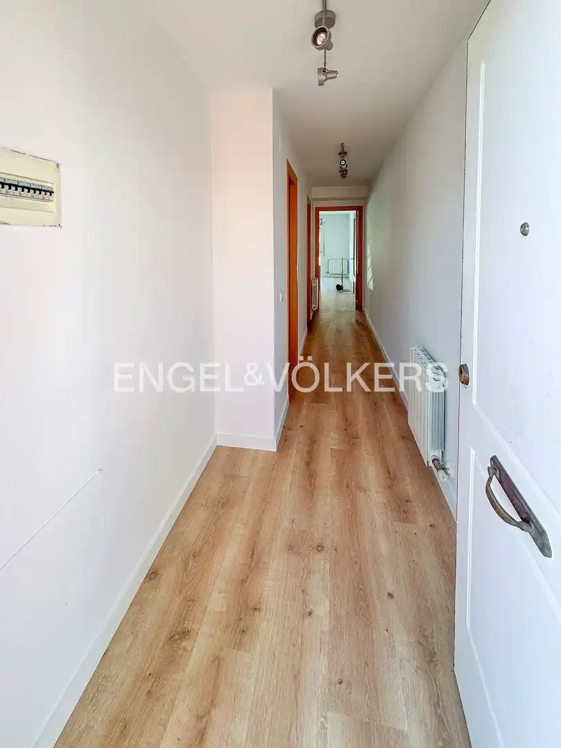 Maisonette zum Verkauf in Rubí mit Klimaanlage, Heizung und Parkett