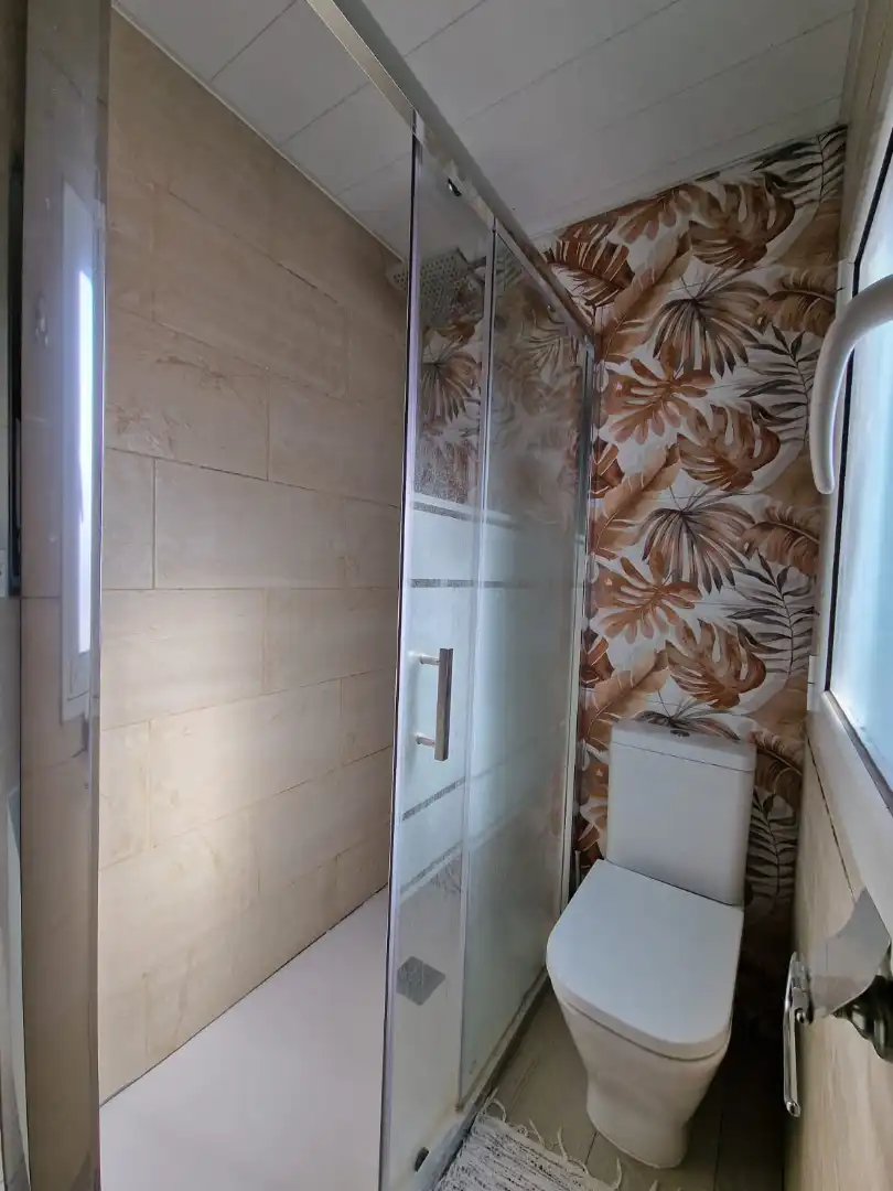Baño de Piso en venta en Badalona con Trastero, Horno y Balcón