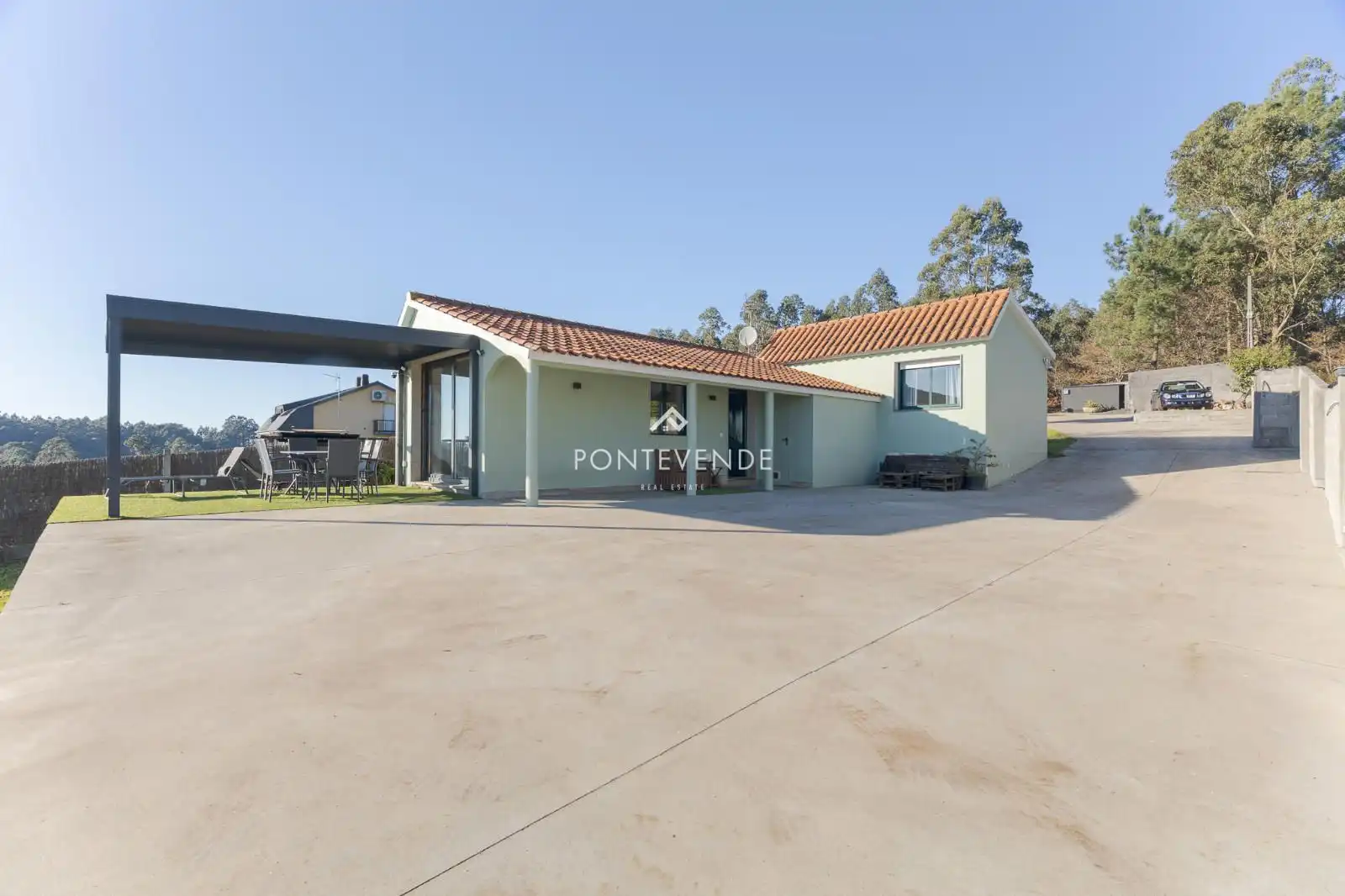 Exterior view of Houses for sale in Sanxenxo  with Heating and Furnished