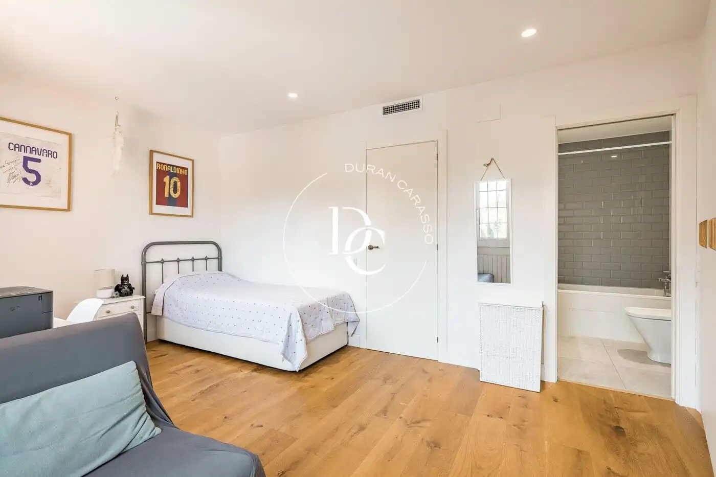 Habitación de Casa o chalet en venta en Sant Joan Despí con Aire acondicionado, Calefacción y Jardín privado