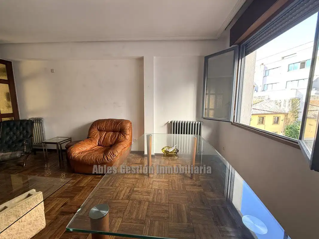 Wohnung zur Miete in Oviedo  mit Heizung, Parkett und Abstellraum