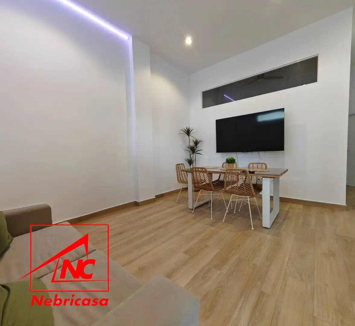 Geschaftsraum zum Verkauf in Rota mit Klimaanlage und Möbliert