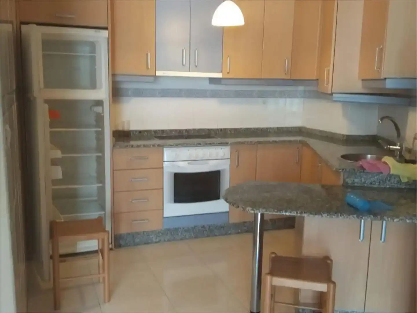 Cuina de Apartament en venda en O Barco de Valdeorras   amb Traster i Moblat