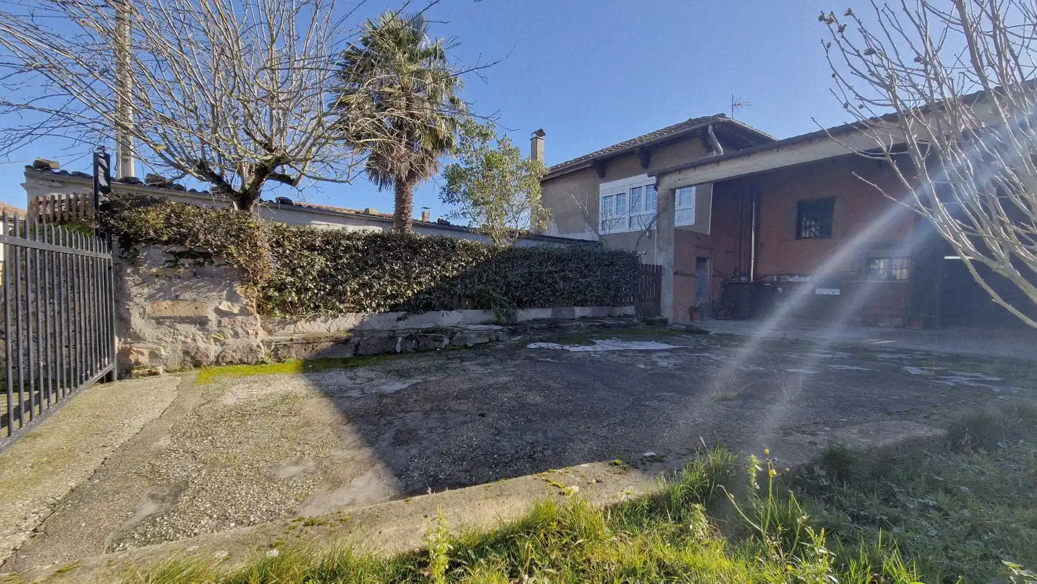 Vista exterior de Casa o xalet en venda en Molledo amb Calefacció, Terrassa i Traster