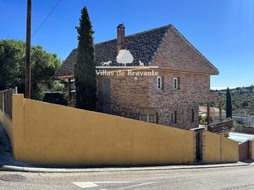 Detached house with balcony for sale in Jalon