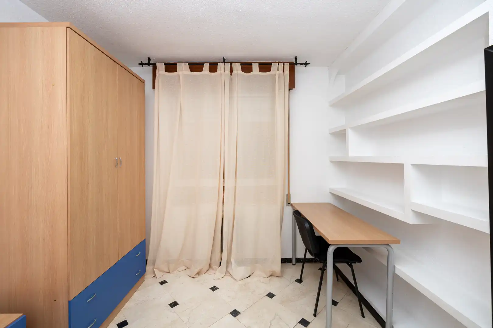 Schlafzimmer von Wohnung zur Miete in Granada mit Heizung, Möbliert und Ofen