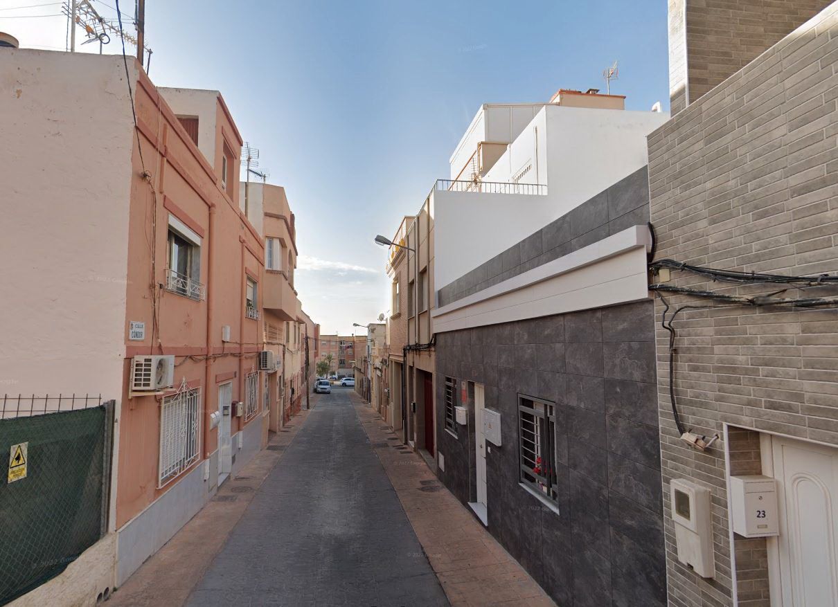 Vista exterior de Apartament en venda en  Almería Capital