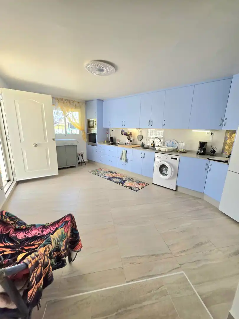 Cuina de Casa o xalet en venda en Torrevieja amb Aire condicionat, Jardí privat i Terrassa